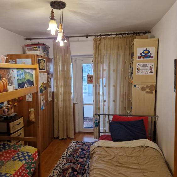 Apartament cu 4 camere decomandat în Gară