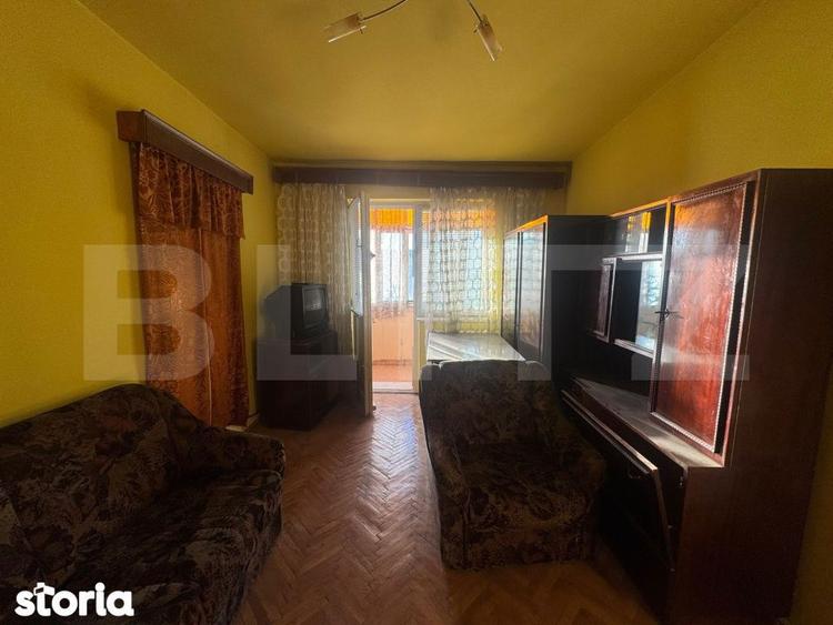 Apartament cu 3 camere semidecomandat în Central