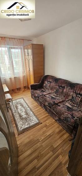 Apartament cu 3 camere semidecomandat în Govândari