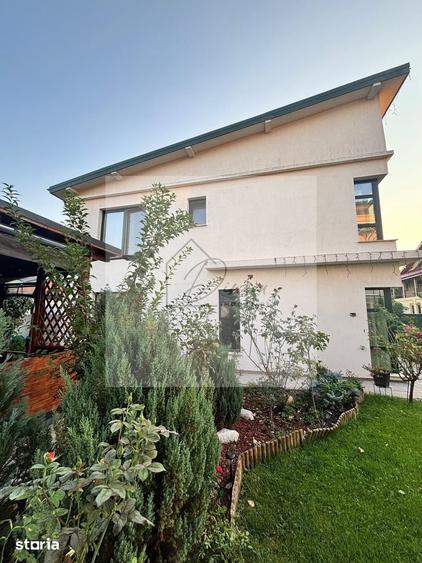 Casă cu 5 camere cu Teren 560 Mp în Corbeanca