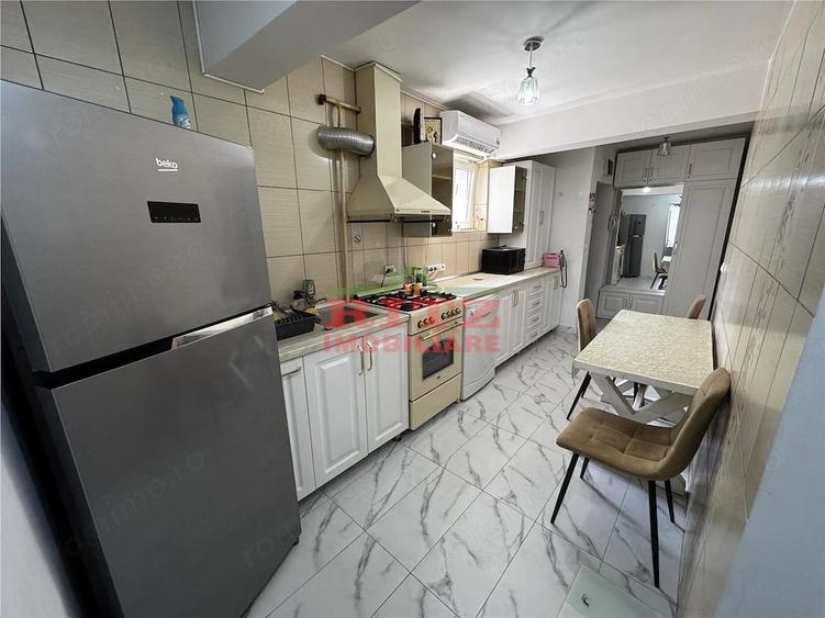 Apartament cu 3 camere semidecomandat în Crișan