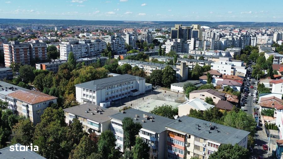 Apartament cu 2 camere semidecomandat în Calea București