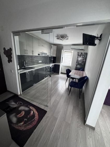 Apartament cu 4 camere în Broșteni
