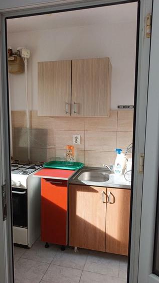 Apartament cu 2 camere decomandat, mobilat în Apărătorii Patriei