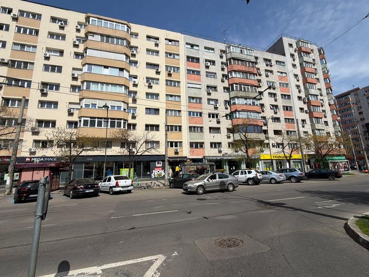 Spațiu comercial, de 54 mp, în Moșilor