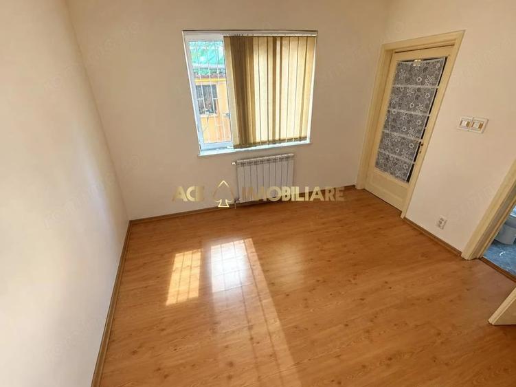 Casă cu 10 camere în 13 Septembrie