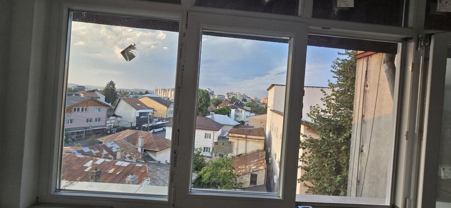 Apartament cu 2 camere decomandat, mobilat în Central