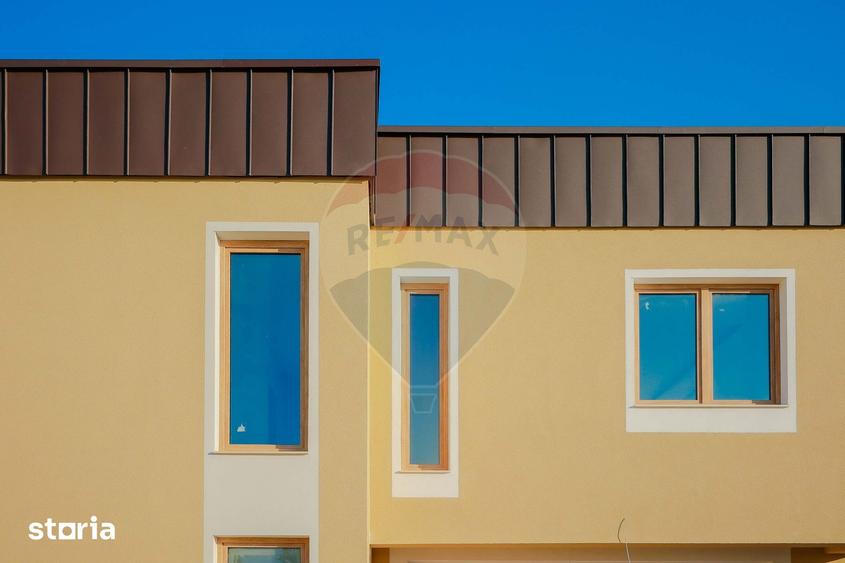 Casă cu 6 camere cu Teren 700 Mp în Iorga