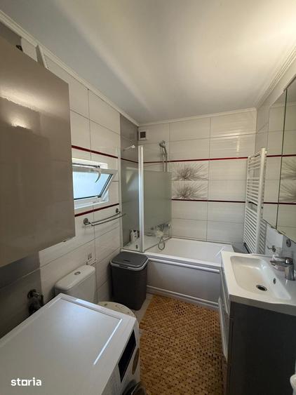 Casă cu 8 camere cu Teren 677 Mp în Boldești