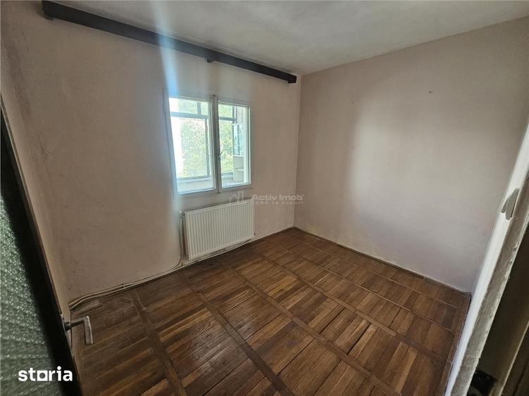 Apartament cu 4 camere decomandat în Central