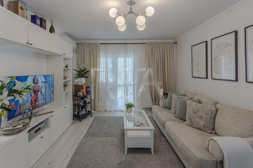 Apartament cu 3 camere decomandat în Metalurgiei