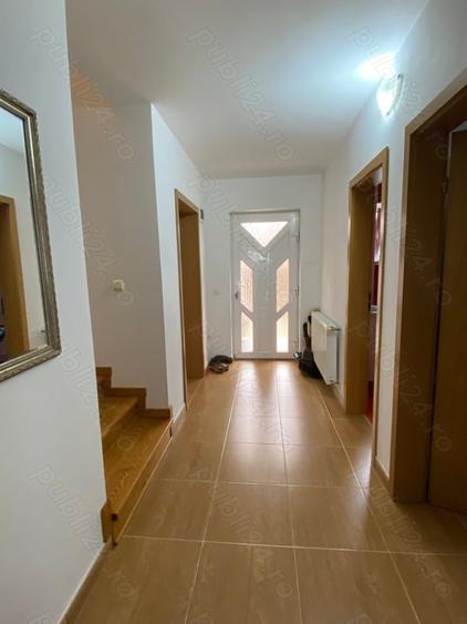 Casă cu 5 camere cu Teren 284 Mp în Ghiroda