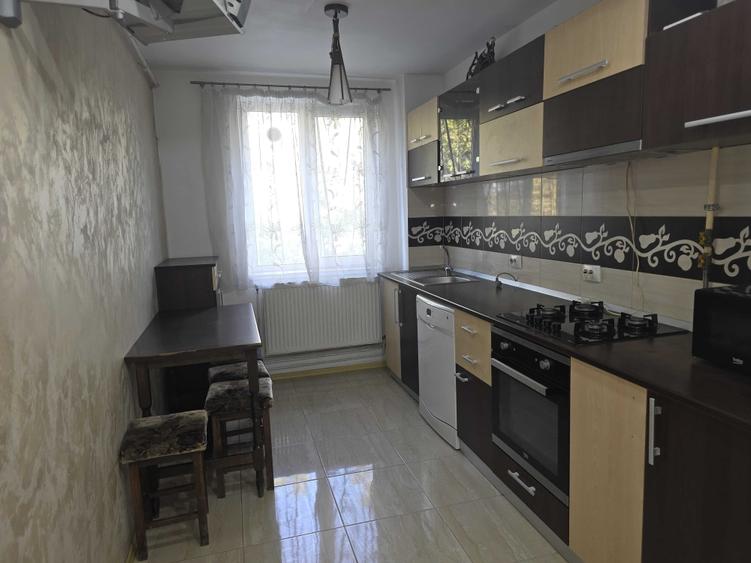 Apartament cu 2 camere semidecomandat în Trivale