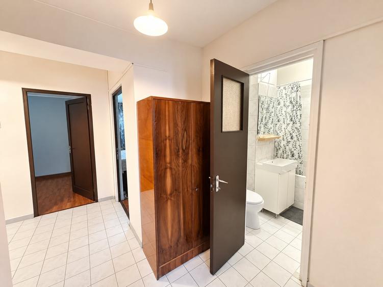 Apartament cu 4 camere decomandat în Obor
