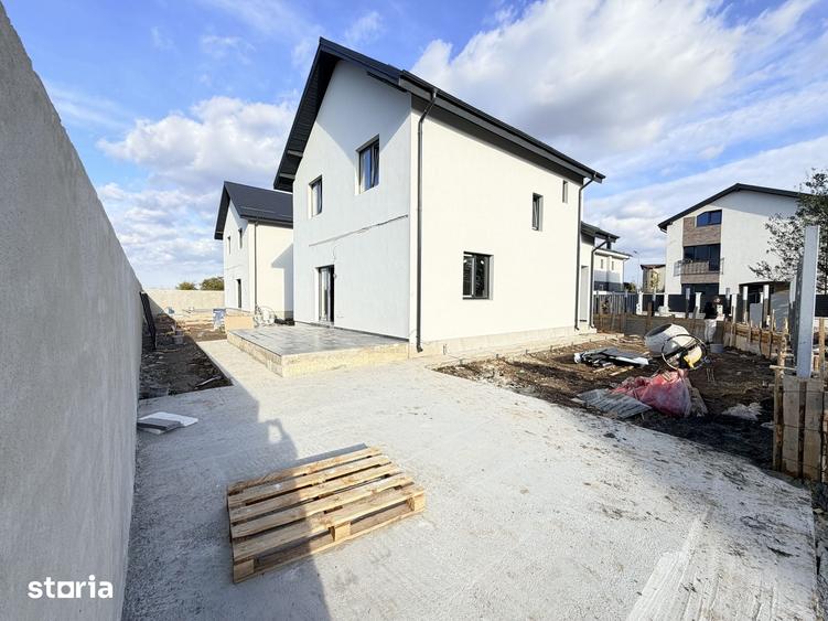 Casă cu 4 camere cu Teren 260 Mp în Glina