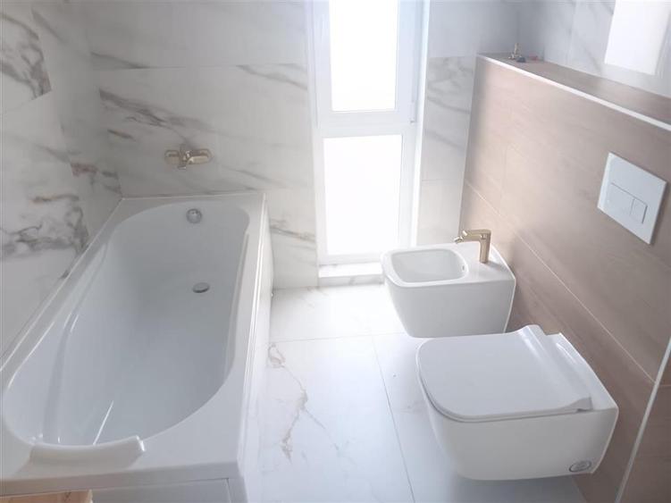 Casă individuală cu 4 camere cu Canalizare în Valea Lupului