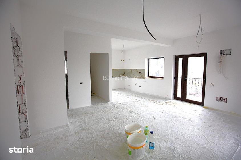 Vila conceputa pentru 3 familii in Sanpetru spre Harman