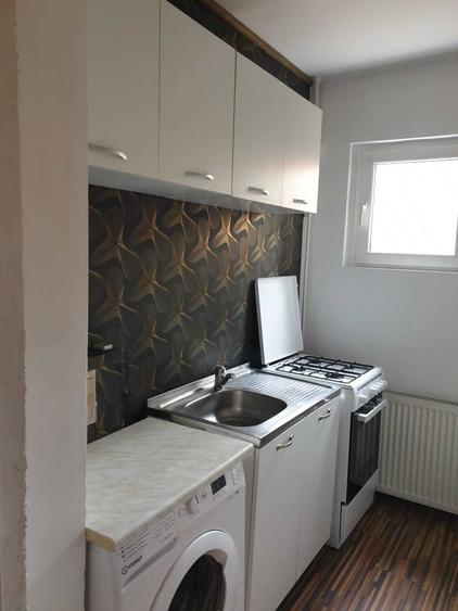 Apartament cu 2 camere semidecomandat în Berceni