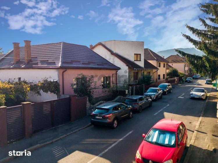 Casă cu 4 camere cu Teren 450 Mp în Central