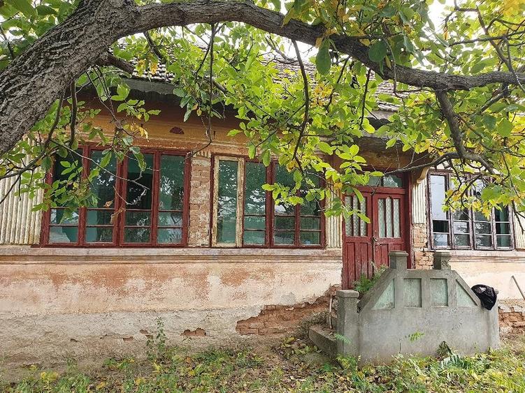 Casă cu 3 camere cu Teren 660 Mp în Bratovoești