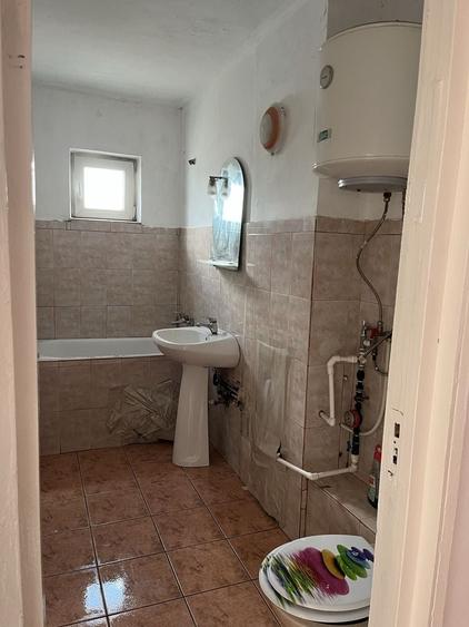Apartament cu 3 camere semidecomandat în Aleșd