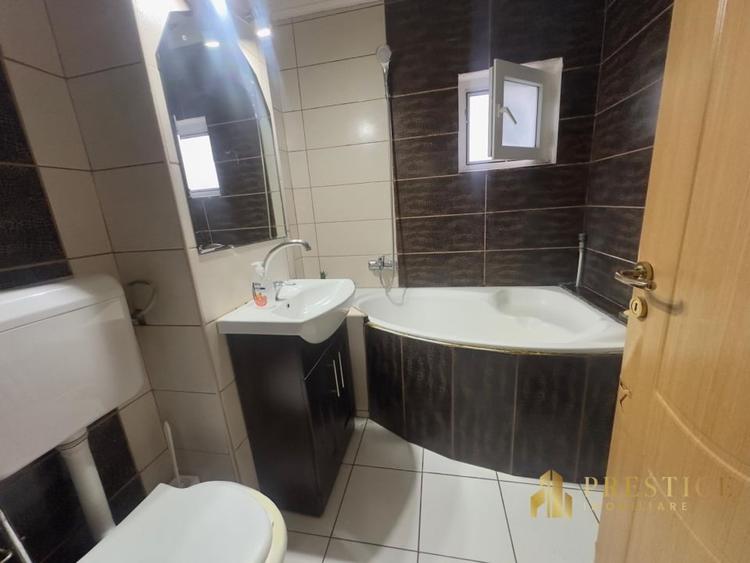 Apartament cu 3 camere decomandat, mobilat în Nufărul