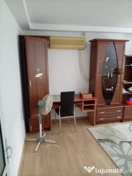 Apartament cu 3 camere decomandat în Exterior Vest