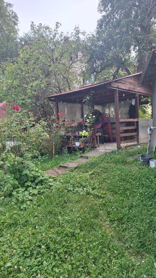 Casă cu 4 camere cu Teren 994 Mp în Ghioșești