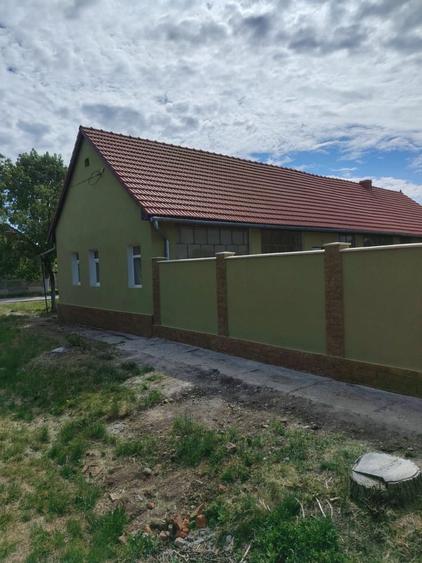 Casă cu 4 camere în Vinga