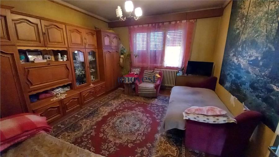 Apartament cu 3 camere semidecomandat în 14 Mai