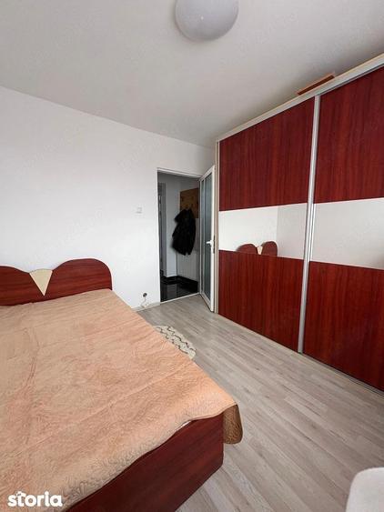 Apartament cu 3 camere semidecomandat în Alexandru cel Bun