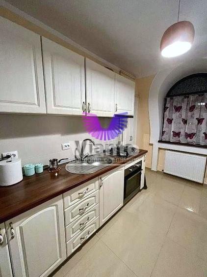 Apartament cu 3 camere decomandat, mobilat în Central