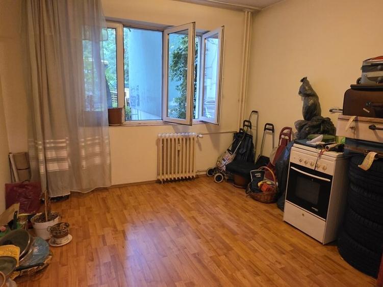 Apartament cu 3 camere decomandat în Dristor