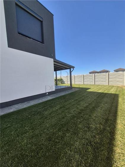 Duplex cu 5 camere cu Canalizare în Moșnița Nouă