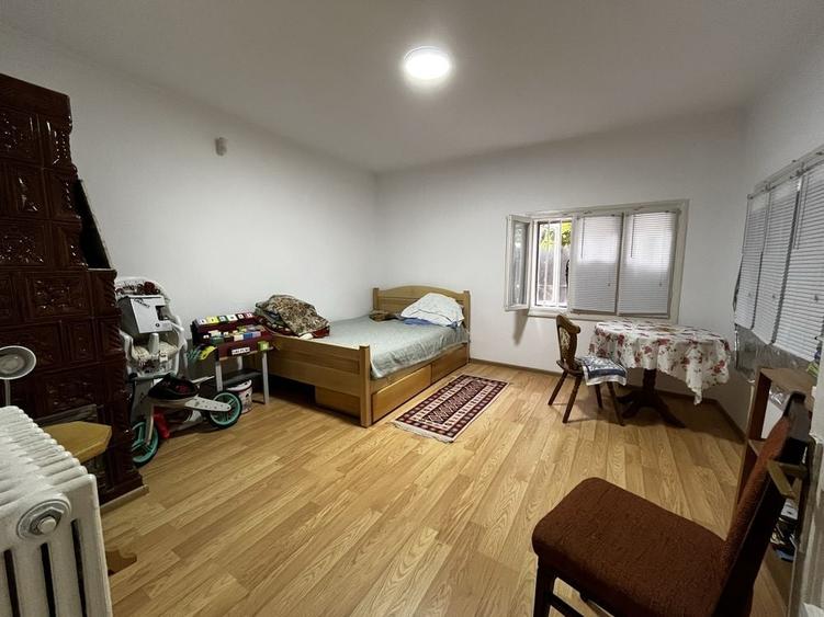 Casă cu 4 camere în Buzaului