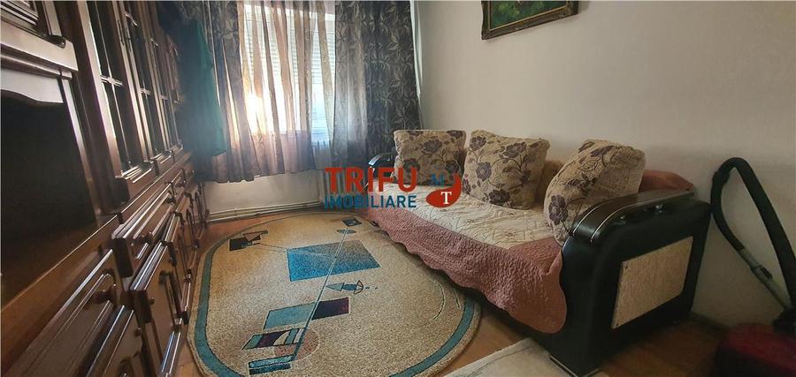 Apartament cu 3 camere decomandat în Tolstoi