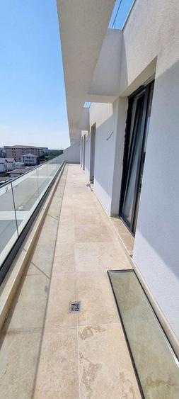 Penthouse cu 3 camere decomandat în Nord-Est