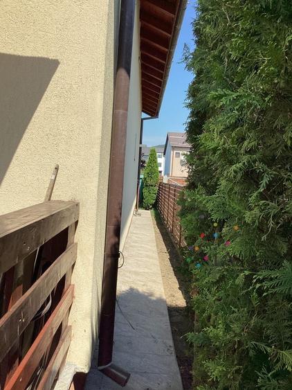 Casă individuală cu 5 camere cu Canalizare în Sânpetru