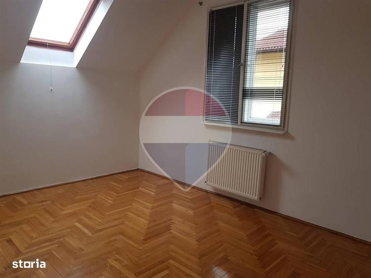 Casă cu 4 camere în Zorilor