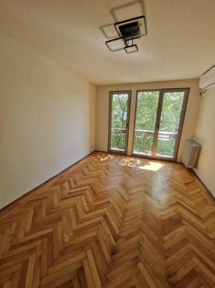 Apartament cu 3 camere semidecomandat în Titan
