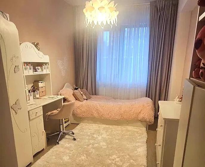 Apartament cu 3 camere decomandat, mobilat în Sisești