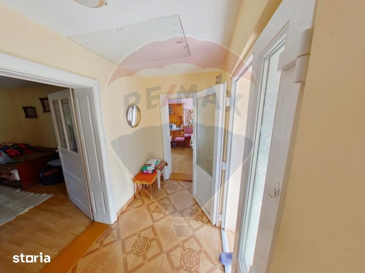 Casă cu 8 camere cu Teren 2694 Mp în Rona de Sus
