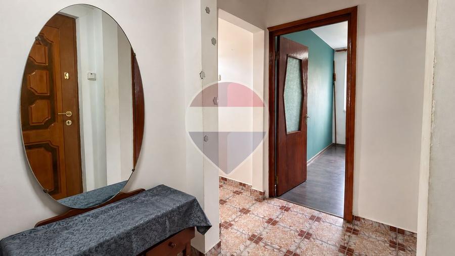 Apartament cu 3 camere decomandat în Central