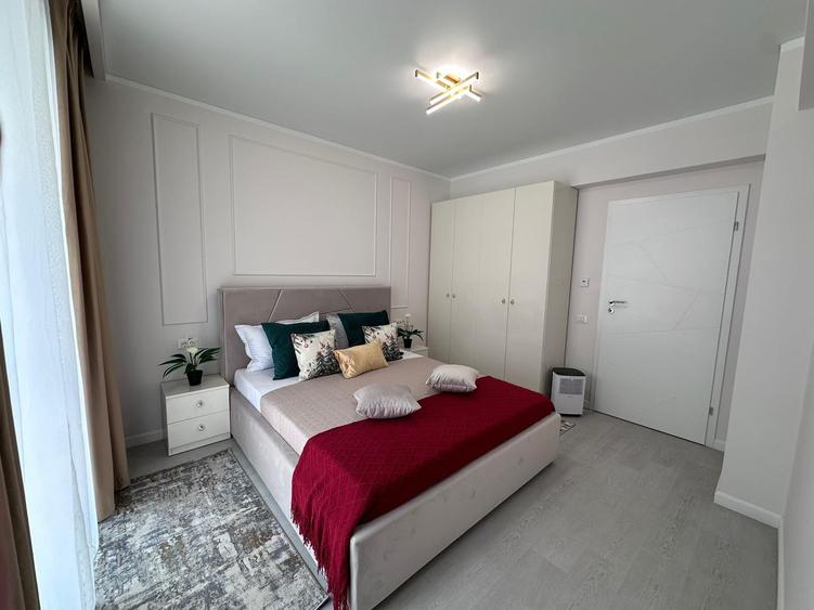Apartament cu 3 camere semidecomandat în Berceni