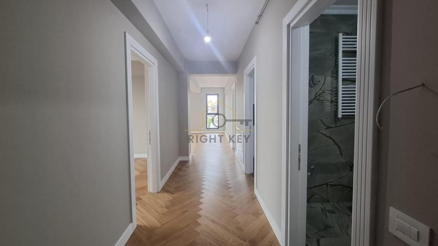 Apartament cu 3 camere decomandat în Băneasa