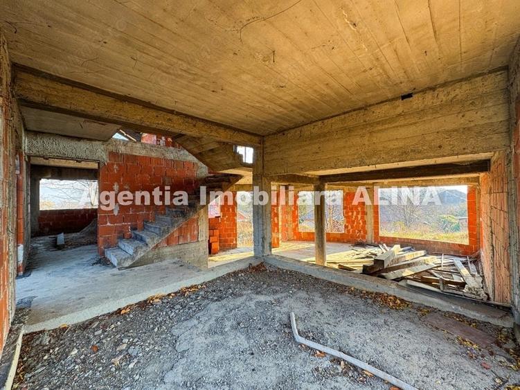 Casă cu 5 camere în Sântuhalm