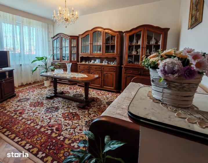 Apartament cu 3 camere decomandat în Dacia