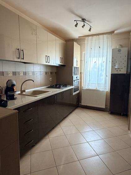 Apartament cu 3 camere decomandat în Central
