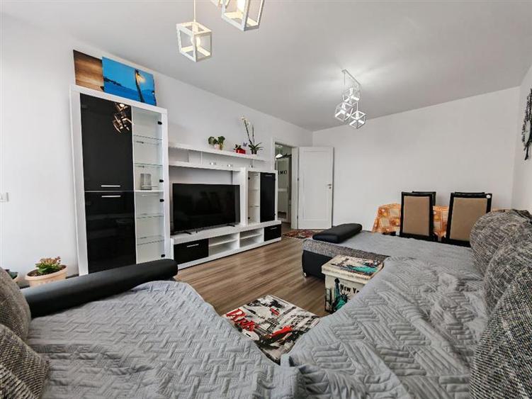 Apartament cu 3 camere decomandat, mobilat în Astra
