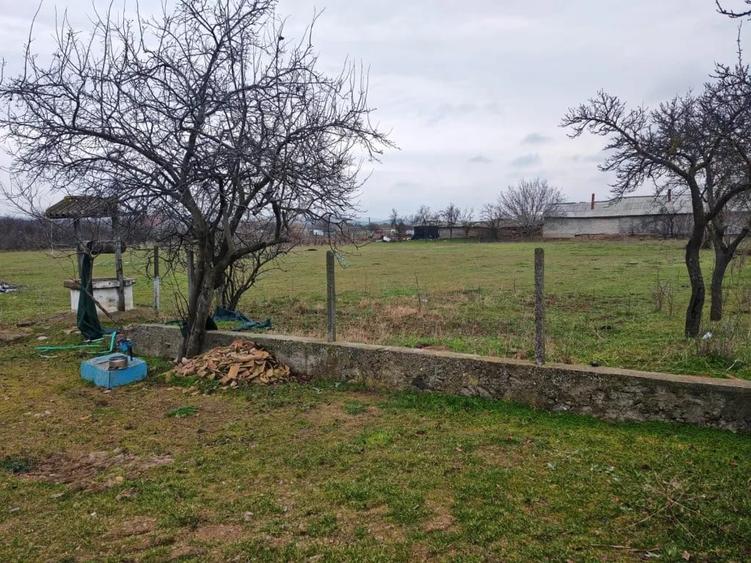 Casă cu 4 camere în Cerna